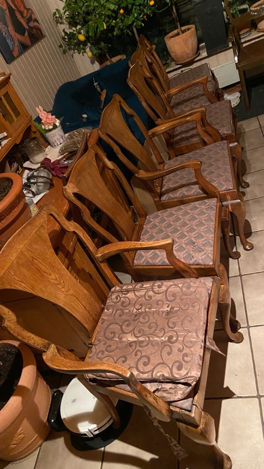 7 Stühle, Eiche, antik, mit und ohne Armlehne in Am Mellensee