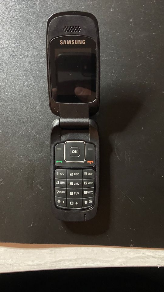 SAMSUNG GT-E1310B SCHWARZ Handy in Hannover