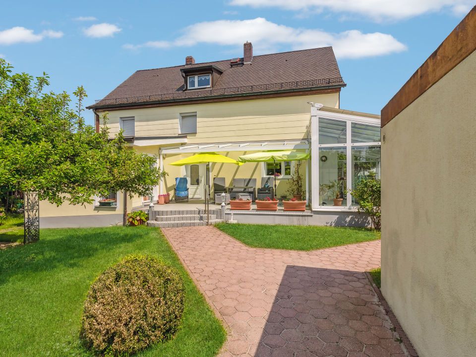 Gepflegtes Ein-/Zweifamilienhaus mit schönem Garten im begehrten Regensburger Westen in Regensburg