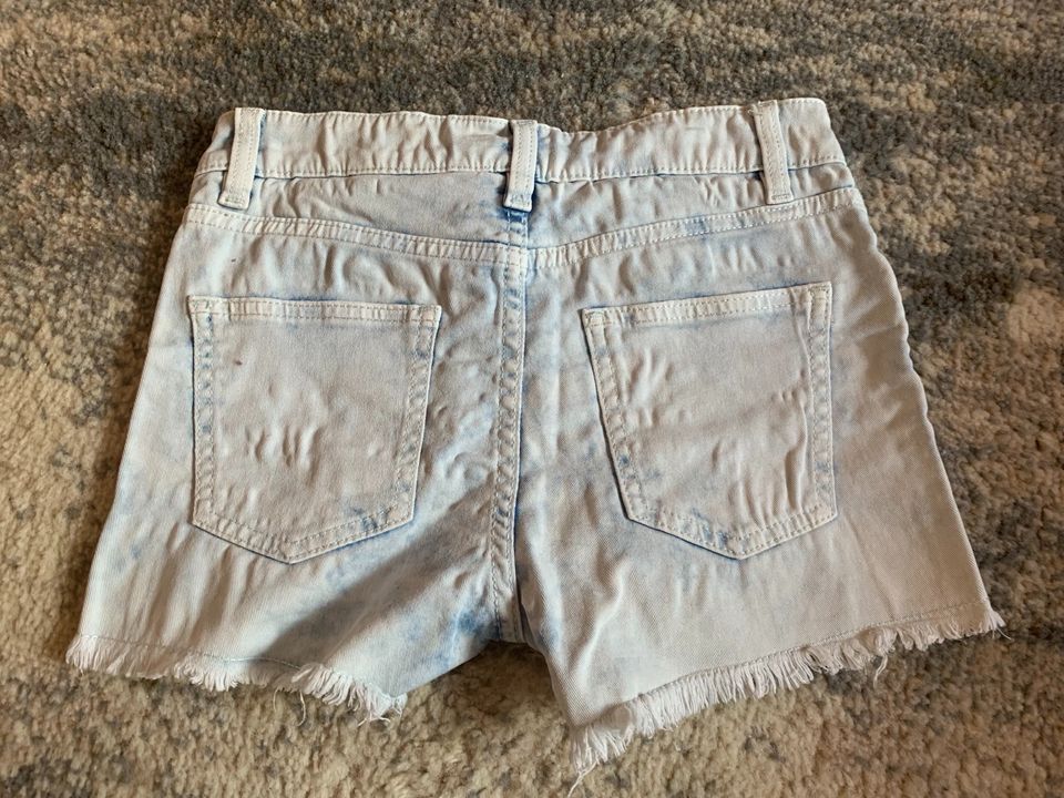 H&M Shorts Jeansshorts kurze Hose 140 in Welfesholz