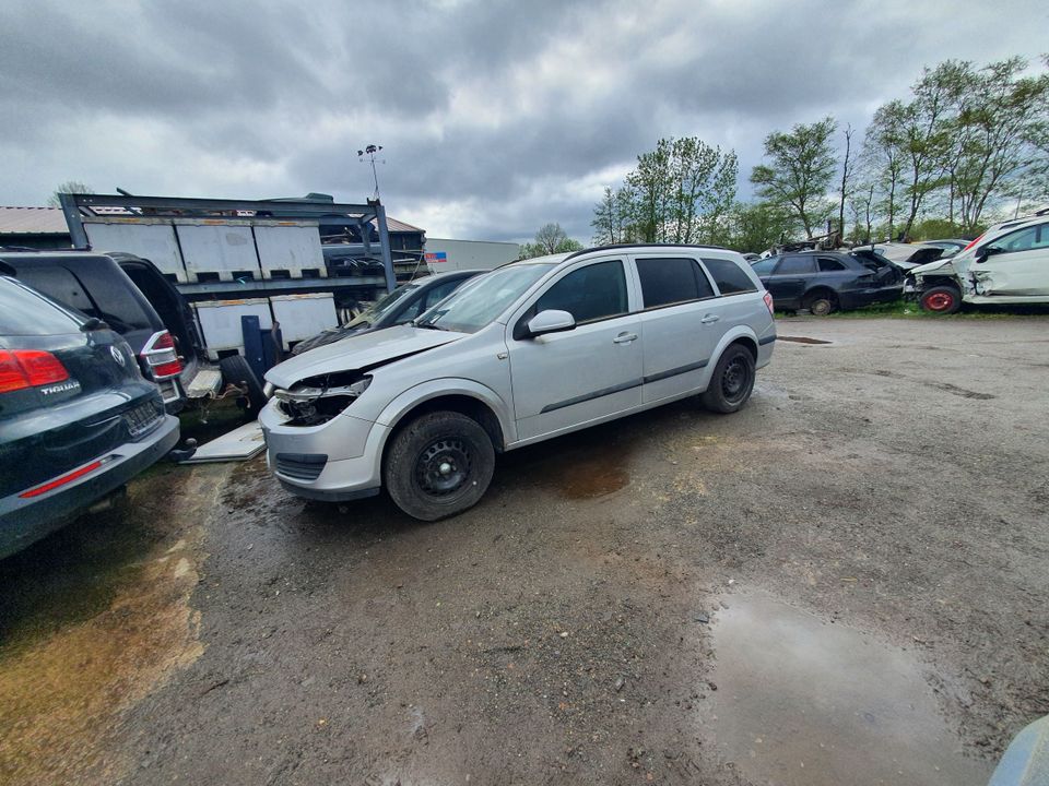 Opel Astra H Stoßstange vorne silber Z157 Bj.2005 in Bremervörde