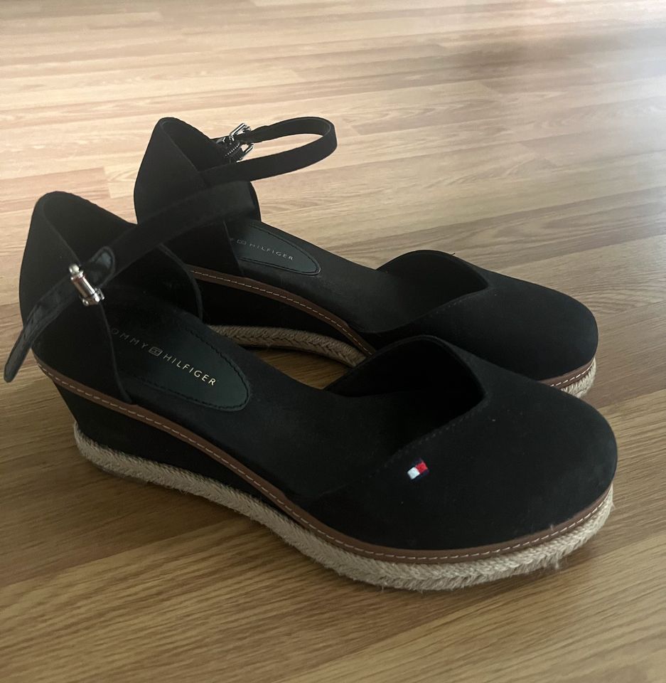 Tommy Hilfiger Damen Schuhe Sandalen in Berlin