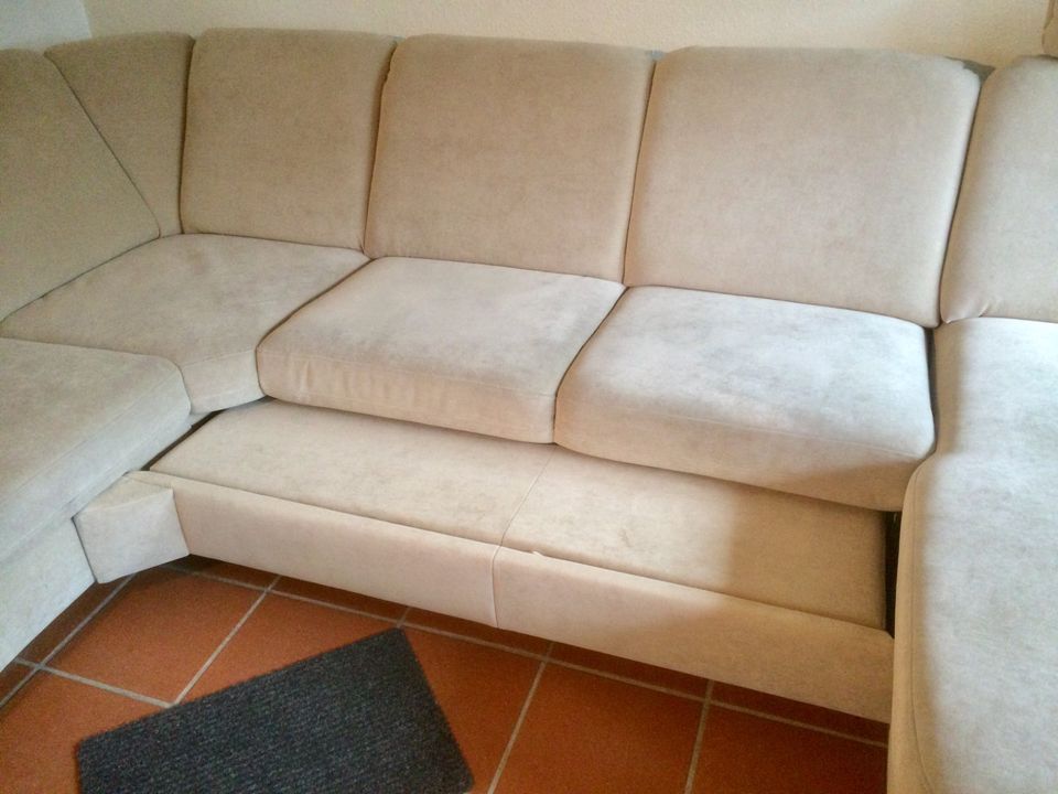 Sofa TOP beige umbaubar viele Raffinessen Gästebett bequem in Mauritz