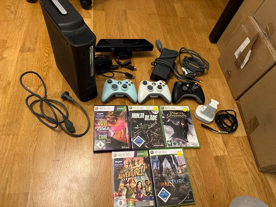 XBox 360 Elite - Kinect, 3 Controller, 5 Spiele, Ladestation in Frankfurt am Main