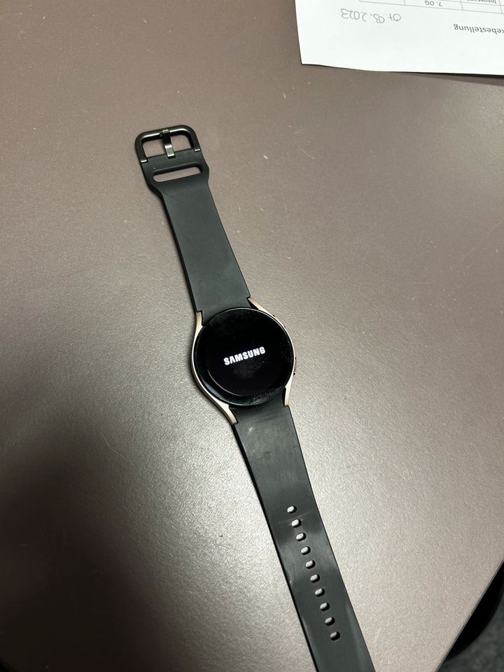 Samsung Galaxy Watch4 LTE in Beelitz