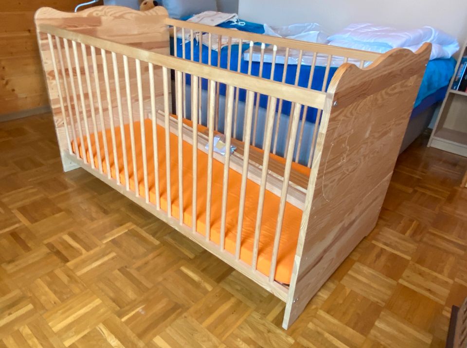 Kinderbett Babybett massiv Holz 1a Zust.140x70cm in Rückweiler