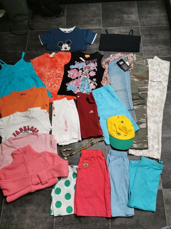 23 tlg Mädchen Paket Jeans Bermuda Jacke T-Shirt Gr 122 128 4xNeu in Lichtenfels
