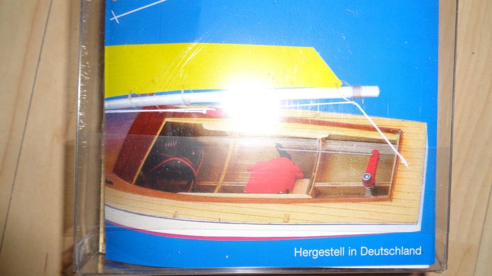 RC-Segelschiff, Holzbausatz, gestanzte Teile, Holzboot, NEU in Berlin