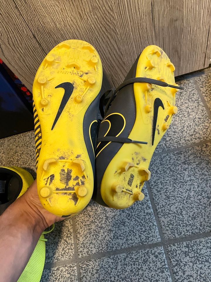 Nike Fussballschuhe Größe 38 selten getragen in Wallersdorf