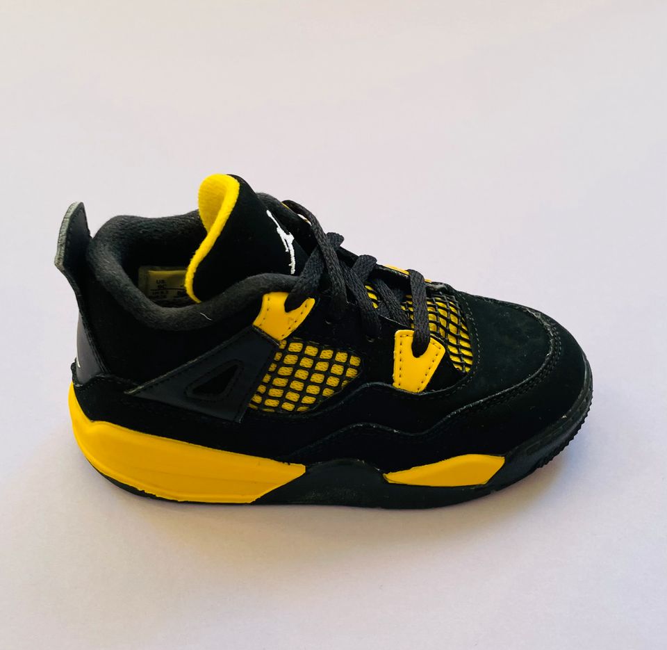 Jordan 4 Retro Thunder black yellow in Berlin