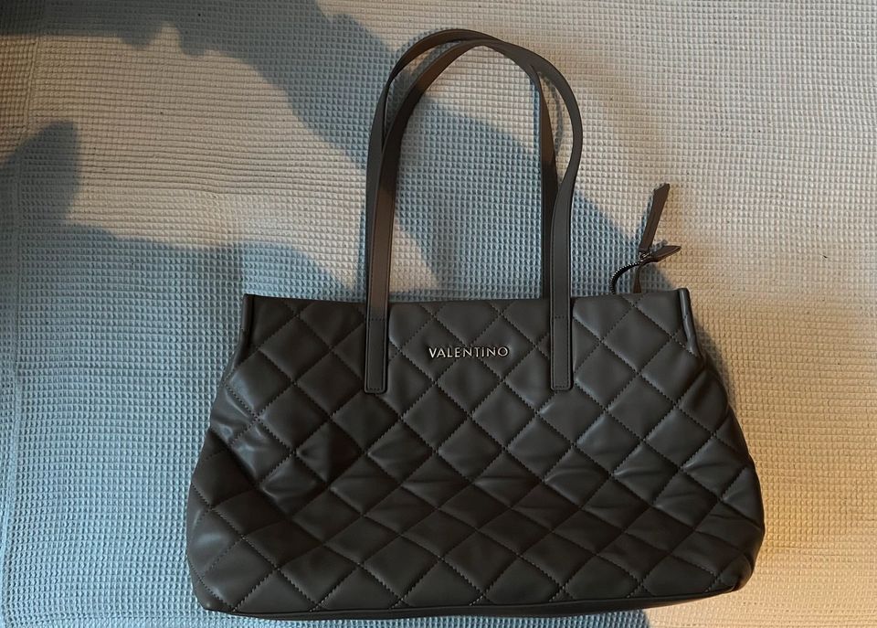 Valentino Ocarina Shopper in Nürnberg (Mittelfr)