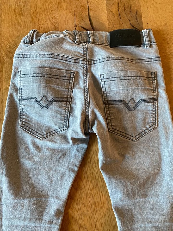 graue Jeans, Gr. 134/140 in Hamburg