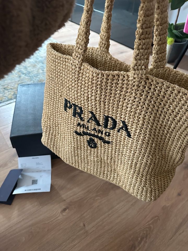 Prada Raffia Shopper in Heilbronn