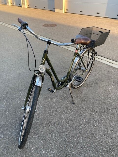 2 Fahrräder mit 3-Gang-Schaltung und Gepäckkorb in Köln
