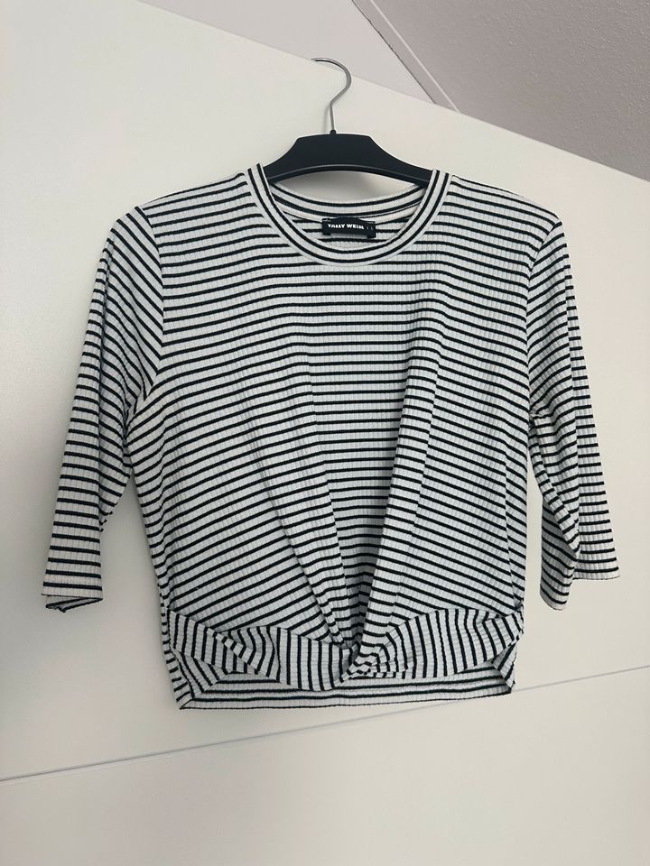 Tally Weijl Crop Top langärmelig schwarz weiß gestreift in Oberhausen