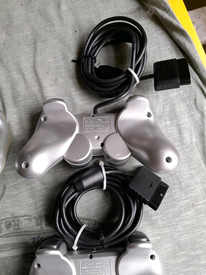 4 mal Playstation Controller in Silber in Bochum