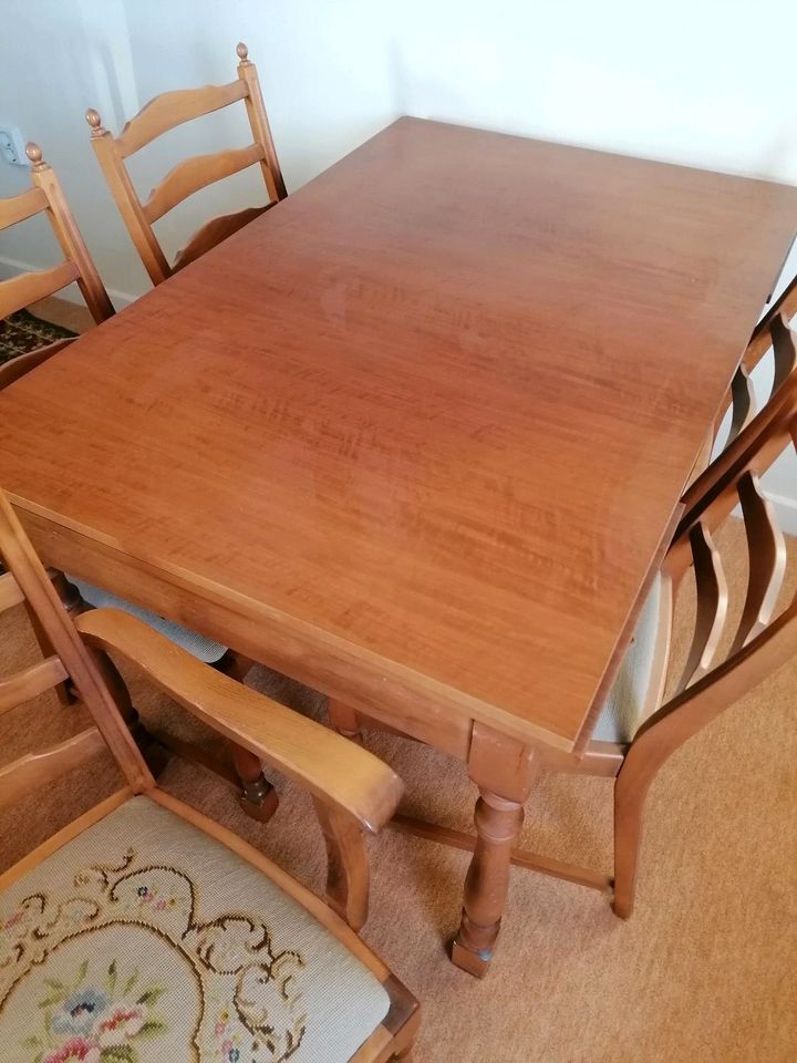 60er Jahre Tisch Stühle Esstisch in Sassenberg