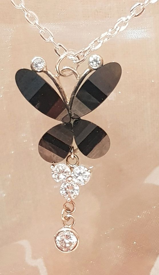 Elegante Halskette mit Zirkonia Butterfly zum Muttertag in Mellrichstadt