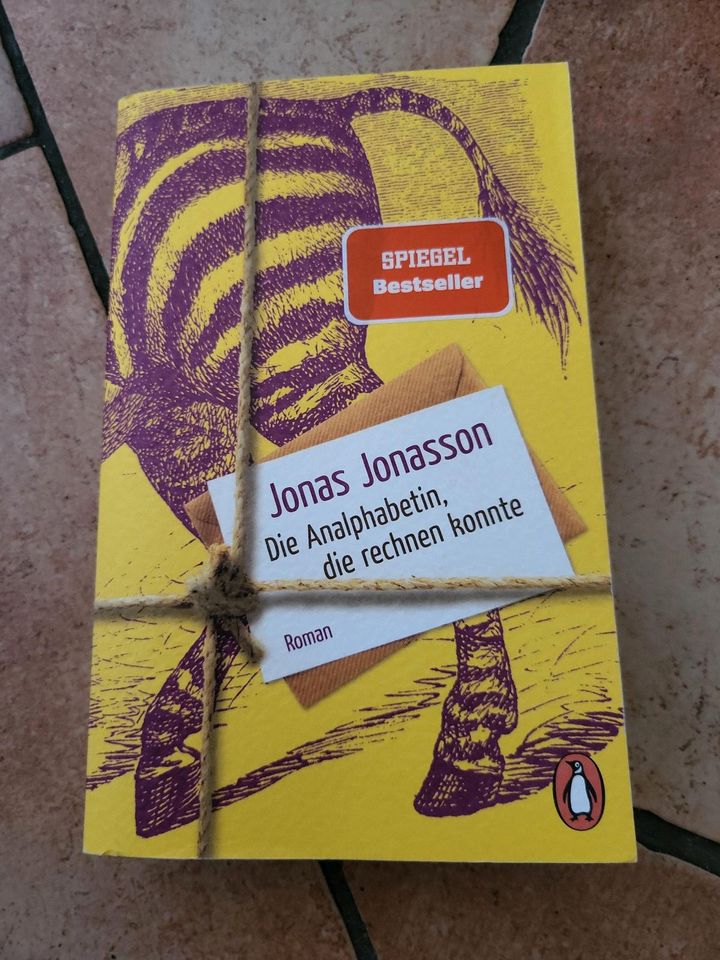 Die Analphabetin, die rechnen konnte Roman von Jonas Jonasson in Wiesmoor