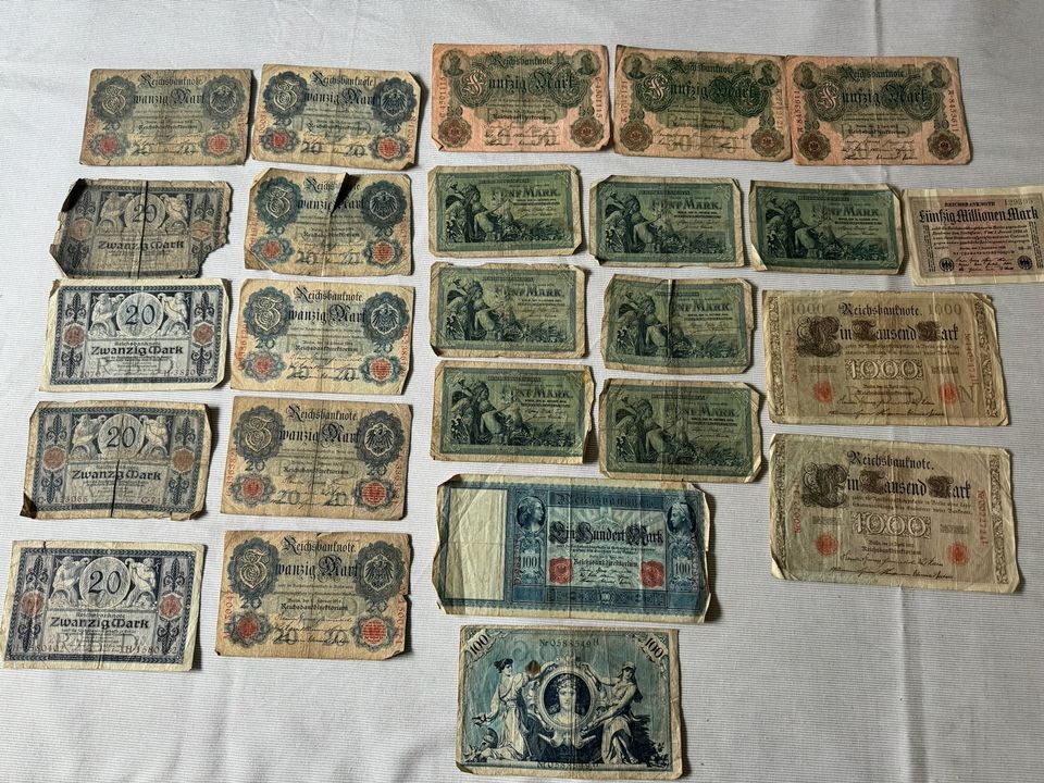 Verschiedene alte Reichsbanknoten in Rösrath