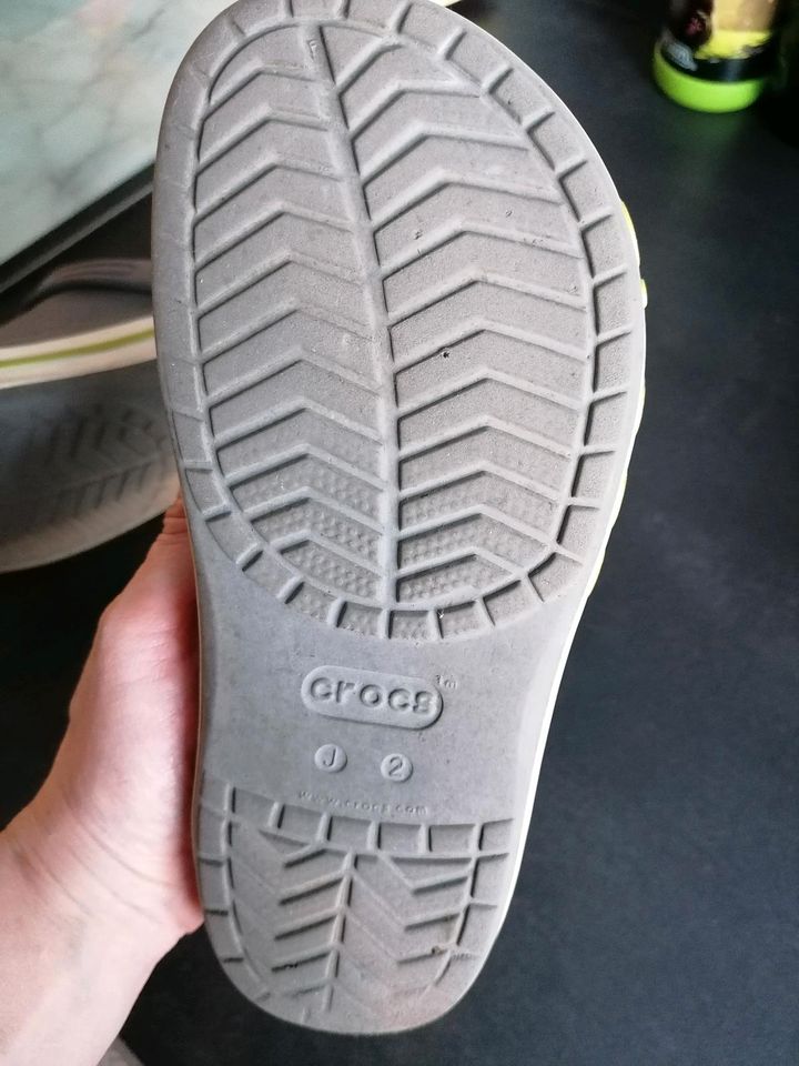 Crocs J2 Kinderschuhe Grösse 33/34 in Duisburg