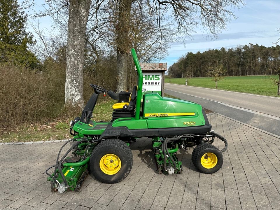 John Deere Precision Cut 8700 A Fairwaymäher Spindelmäher in Weidenbach