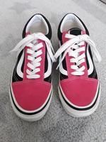 Vans Mädchen Wildleder Koralle, Textil schwarz Gr. 38 WIE NEU Köln - Ostheim Vorschau