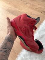 Nike Air Jordan 5 rotes Veloursleder Größe 46/ US12 Hessen - Reiskirchen Vorschau