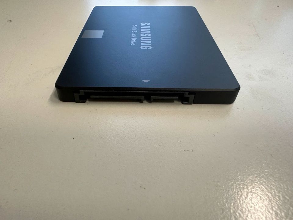 Samsung SSD 500GB Festplatte + Einbaurahmen im Wert von 10€ in Hannover