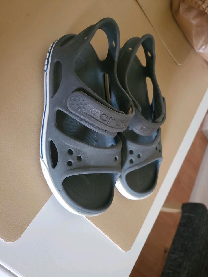 Crocs c13 badeschuhe in Sulzbach