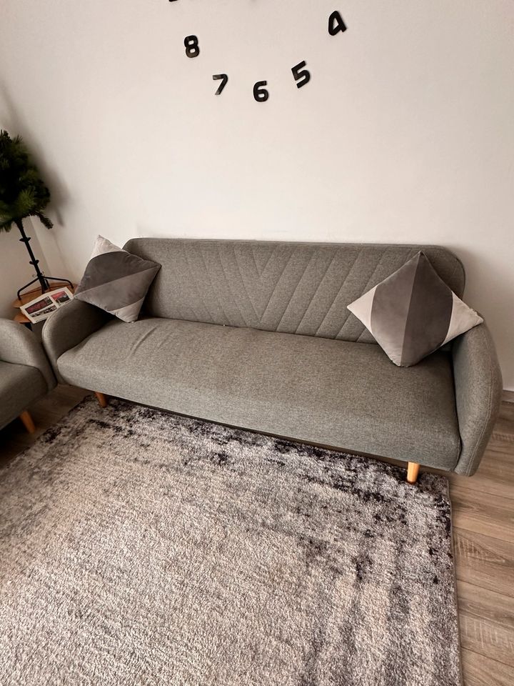 Sauberes sechs Monate altes Sofa, zweiteilig in Höxter