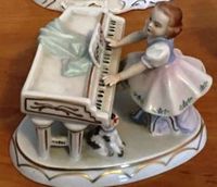 sehr schöne Porzellan Figur "Mädchen spielt Klavier" Baden-Württemberg - Karlsruhe Vorschau
