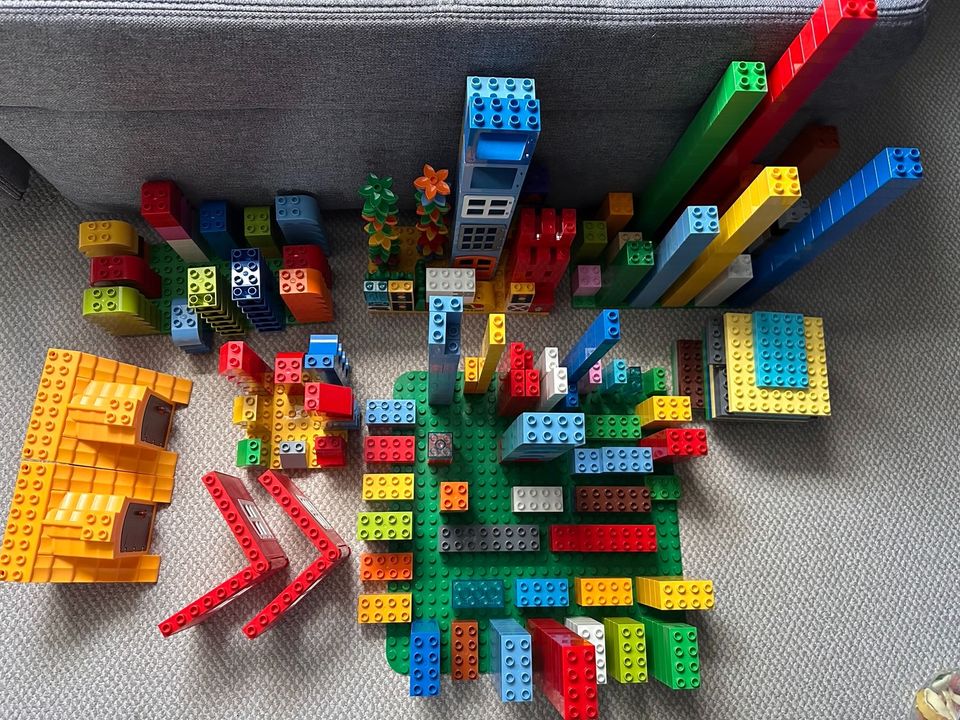 Lego Duplo verschiedenste Bausteine, Zubehör und Männchen in Neuenhagen