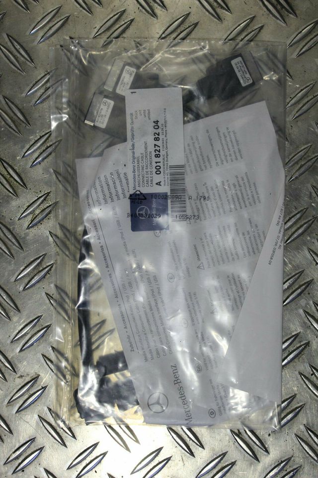 Original Mercedes USB Media Interface Kabel Set Code A0018278204 in Obersontheim