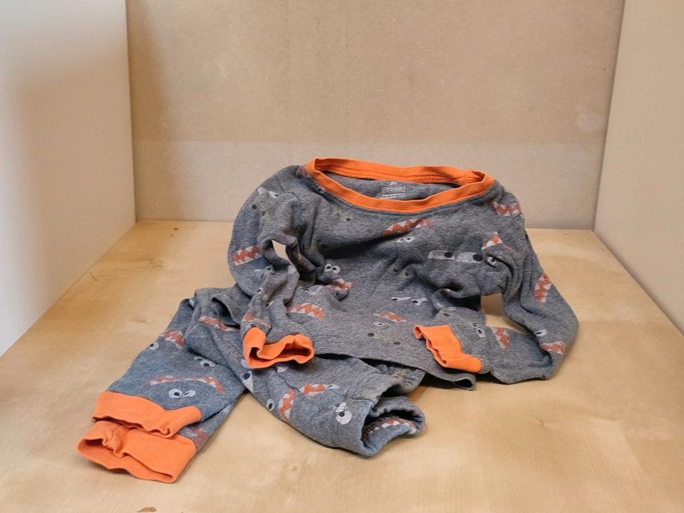 T-Shirts, Sweaters, Pyjamas, Body's 86/92, 1.5-2 Jahre in Hochheim am Main