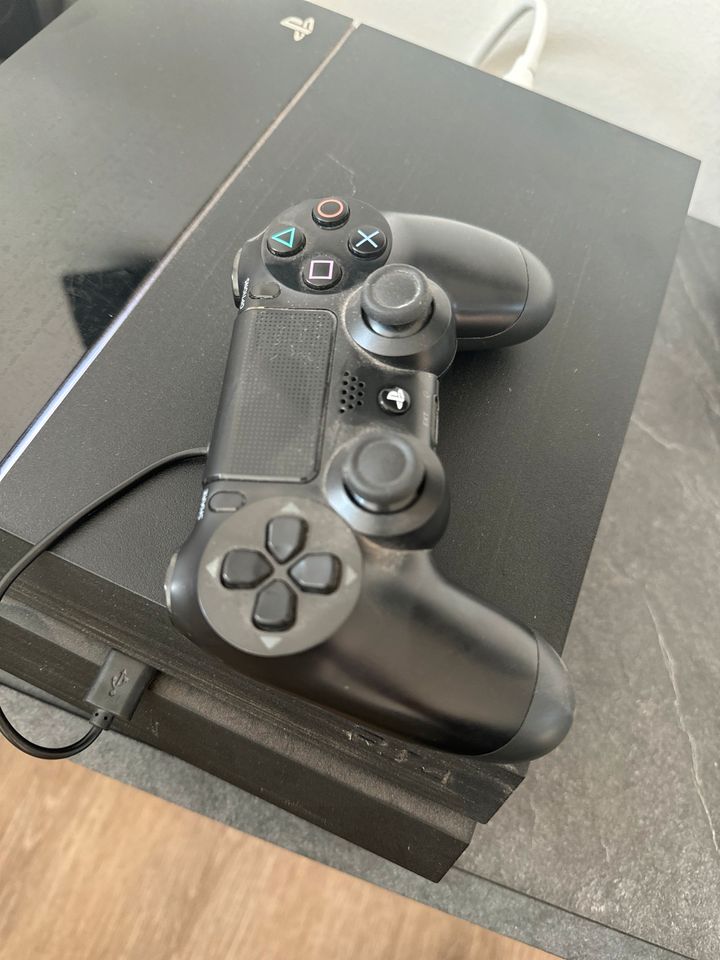 PS4 PlayStation 4 mit Controller und 5 Spielen in Hambergen