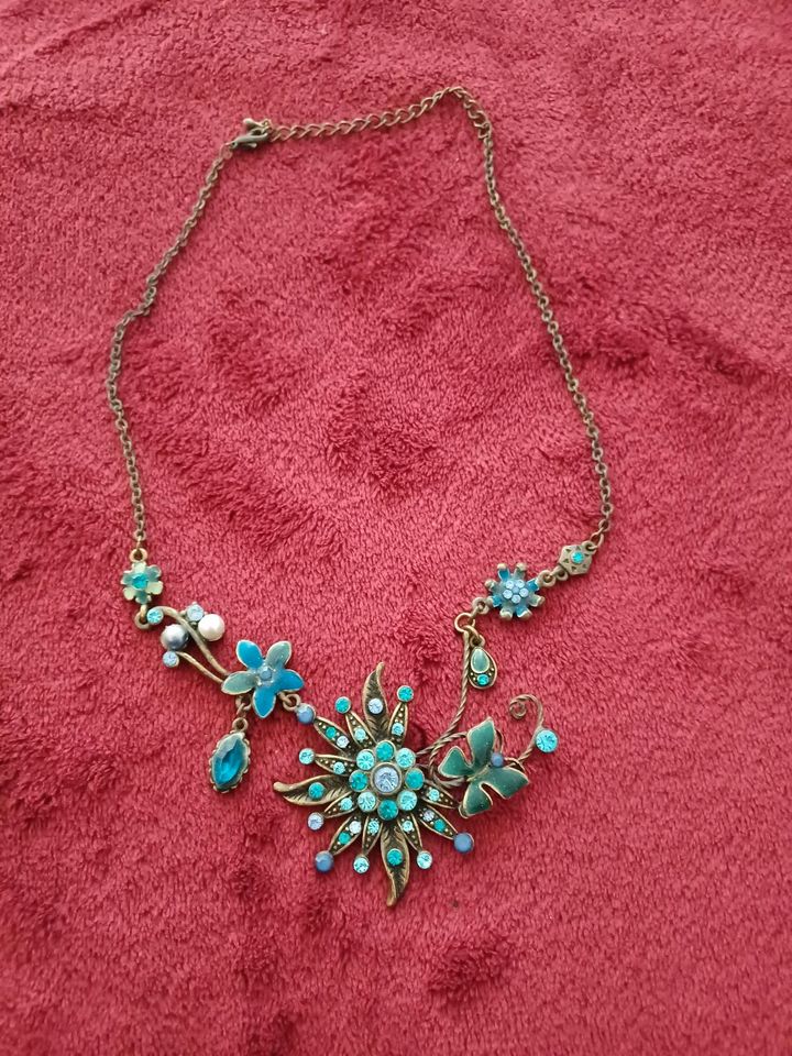 Modeschmuck Kette Blumen und Schmetterlinge in Neustadt (Wied)