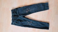 Dunkelgraue Jeans Jeanshose Gr 110 116 Mädchen Benetton Sterne Baden-Württemberg - Göppingen Vorschau