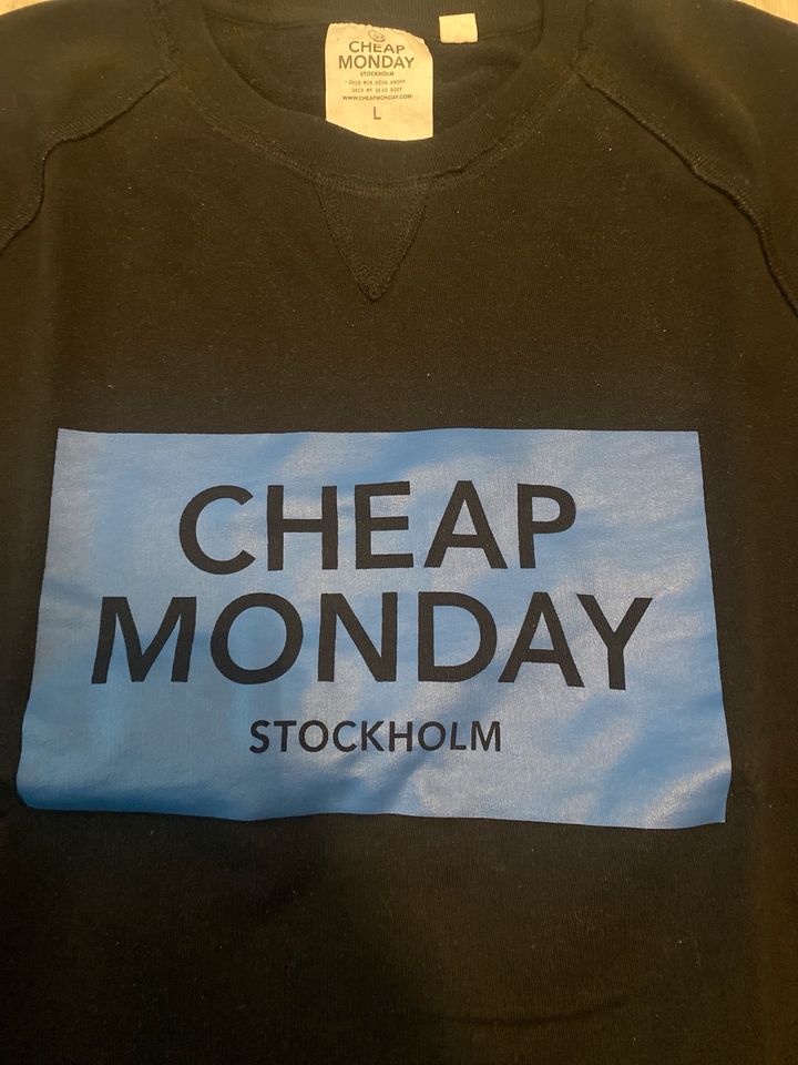 Cheap Monday Pullover in Burscheid