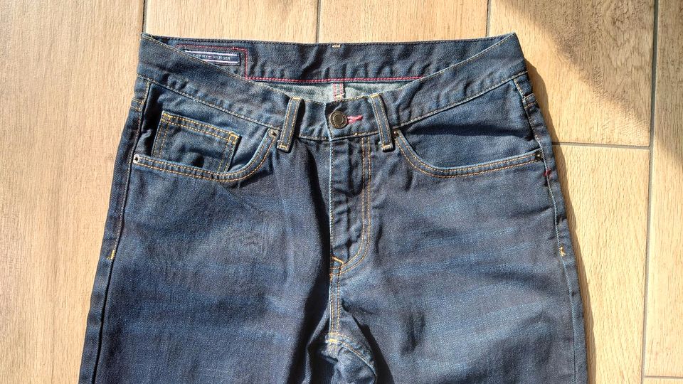 TOMMY HILFIGER Core Mercer Regular Straight Blue Jeans 32/34 NEU in Sternberg