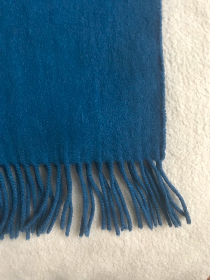 Schal mit Fransen blau weich in Köln