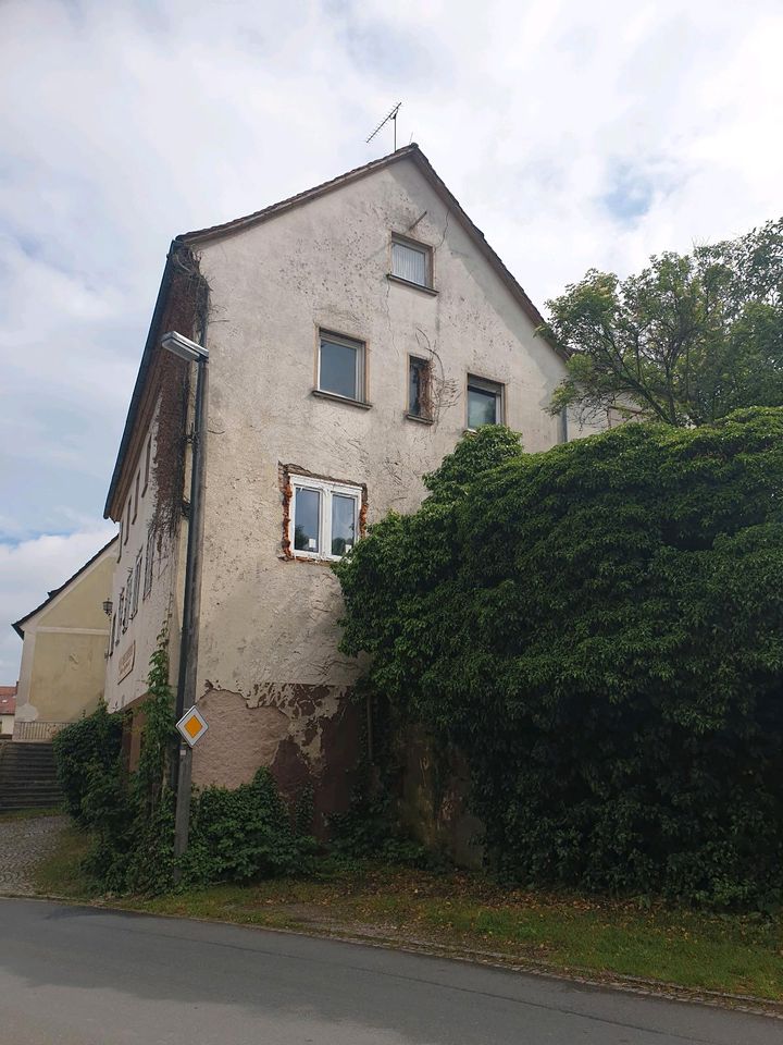 Mehrfamilienhaus (Kernsanierung) mit Potenzial zum Renditeobjekt in Wilhelmsdorf
