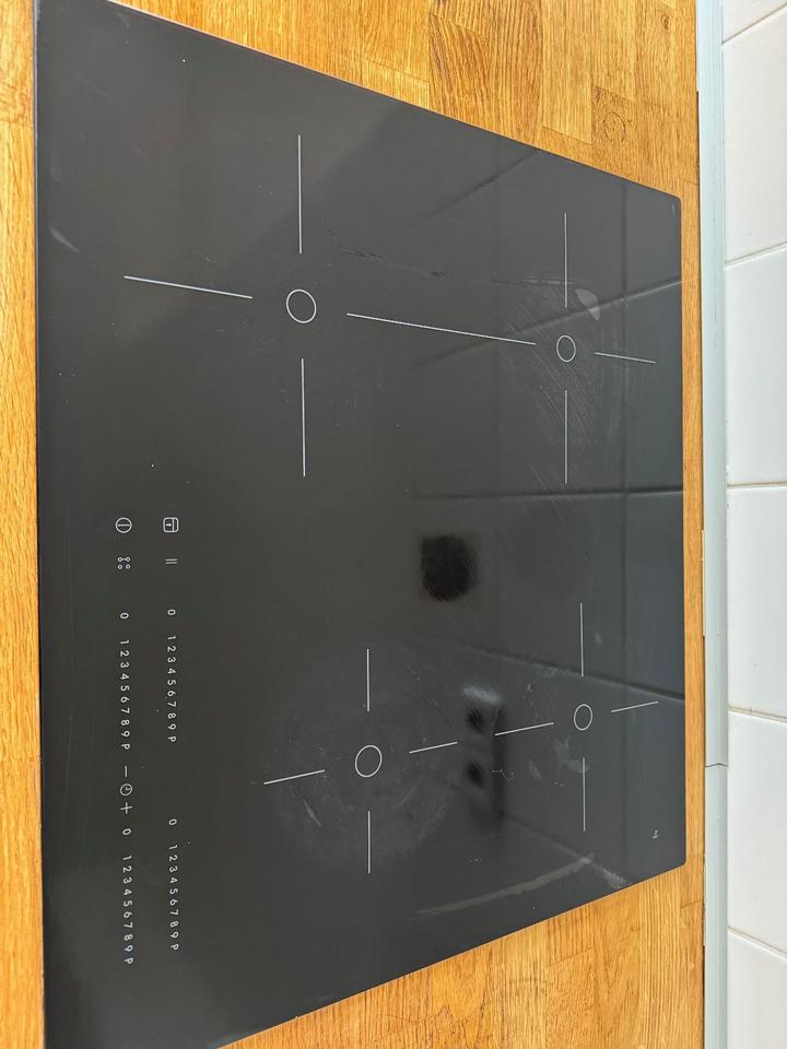 Induktionsherd mit Backofen & 2 Arbeitsplatten Speichereinheiten in Berlin
