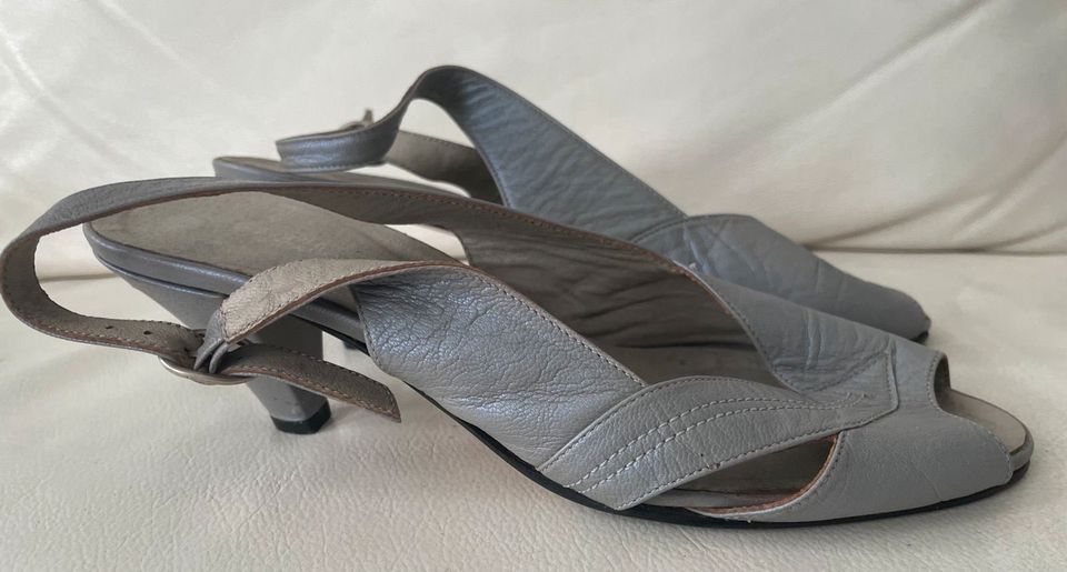 VINTAGE ⭐️ Damen Schuhe Pumps Sandalen 40 LEDER Peeptoe in Berlin