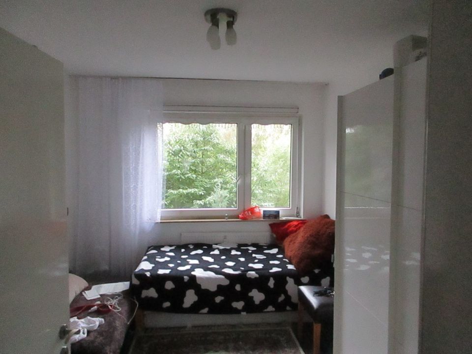 3 Raum-Wohnung, Küche, Diele, Bad, Balkon in Essen