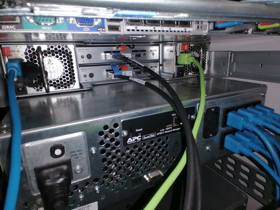 Dell Server PowerEdge Storage PowerVault MD APC USV 3kVA Switch in Halle