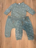 Set aus 2 Hosen und 1 Babypullover Gr. 62/68 Niedersachsen - Peine Vorschau