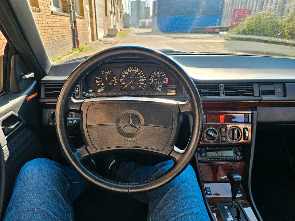 Mercedes-Benz 300 CE 24V in Berlin