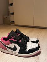 Air Jordans Jordan low 45 schwarz pink Rheinland-Pfalz - Schönenberg-Kübelberg Vorschau