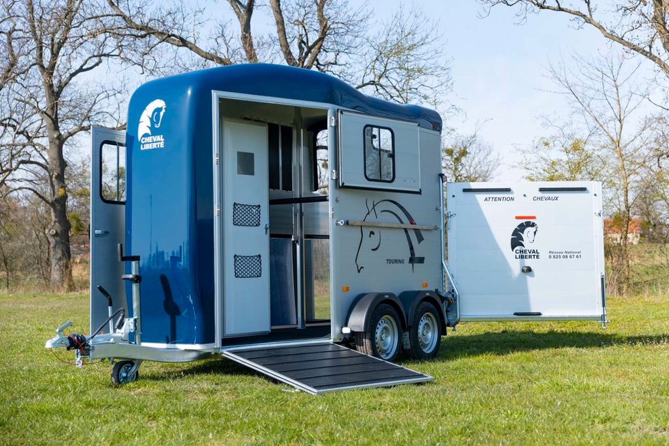 HAUSMESSEPREISE PFERDEANHÄNGER CHEVAL LIBERTE, CARELINER in Bremen